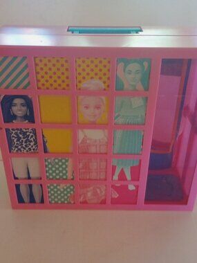 2019 Barbie Mattel Pink Folding Dream Closet Wardrobe Carry Case